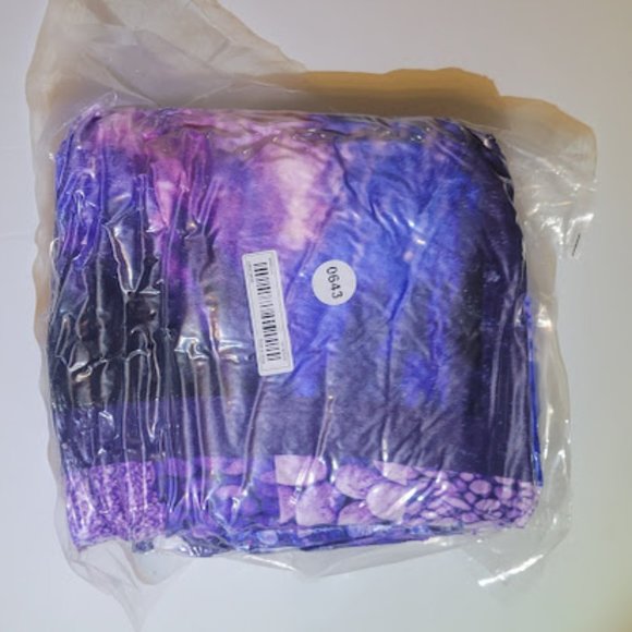 Beautiful, Extra Soft Butterfly Flannel Blanket in Purples, Blues, Pinks 59"x78" - Picture 4 of 5